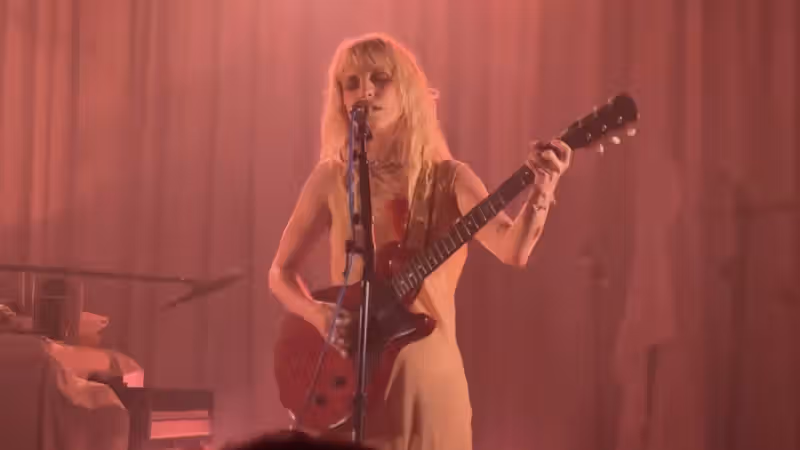 Watch Hayley Williams cover Sinéad O’Connor’s “Mandinka” in Dublin