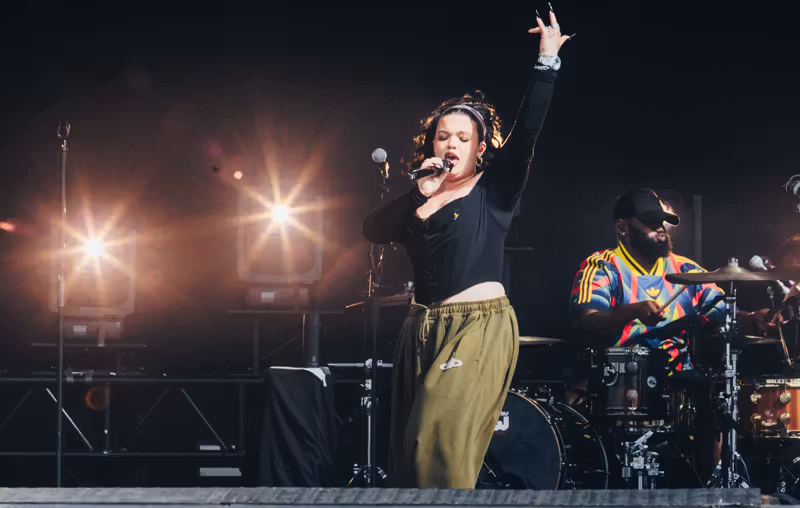 Lola Young tells Reading 2026 to “try not to give a fuck” as she plays “surprise” set