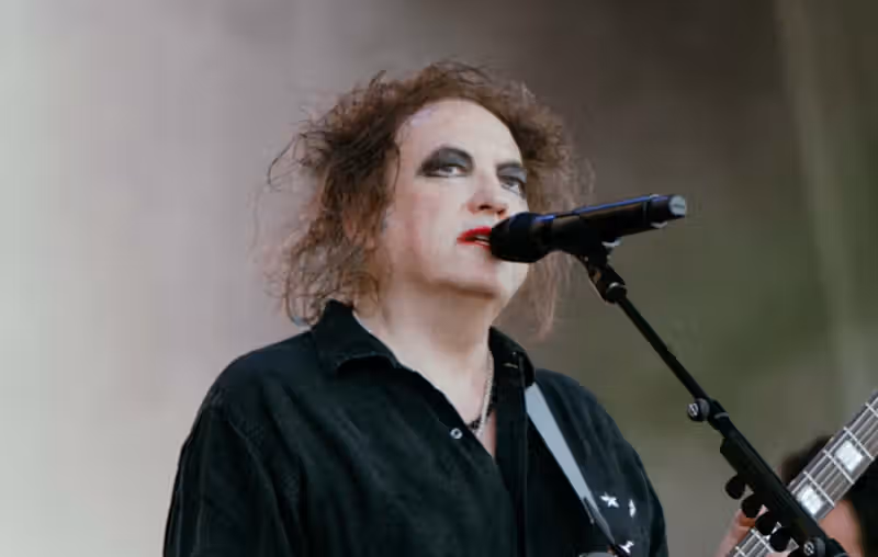 ‘Hot Hot Hot!!!’ – The Cure bring the hits through the heatwave as 2026 UK tour arrives in Cardiff