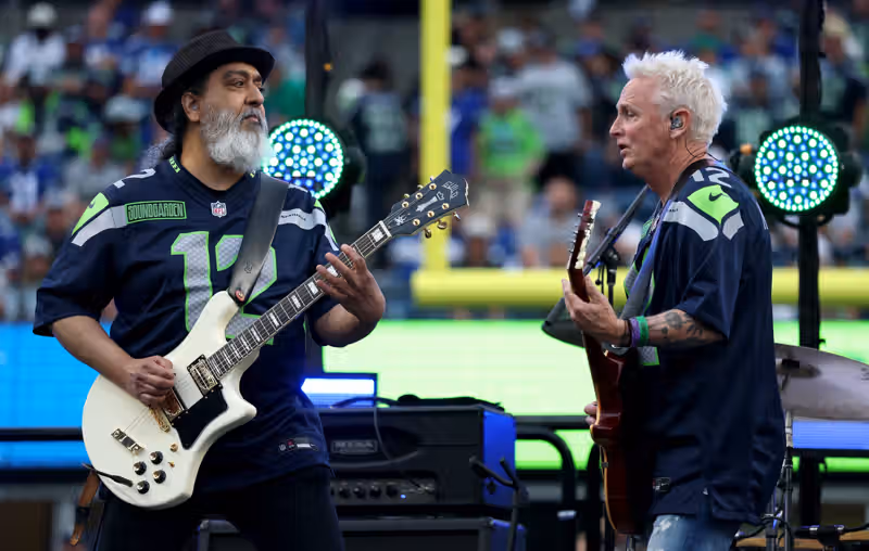 Watch surviving Soundgarden members perform NFL halftime show with Taylor Momsen and Mike McCready