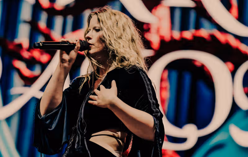 Paris Paloma tells crowd, “If you want to support artists, don’t use AI” on stage at Bilbao BBK Live 2026
