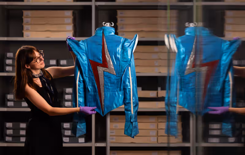 David Bowie’s V&A archive to go on tour across the UK