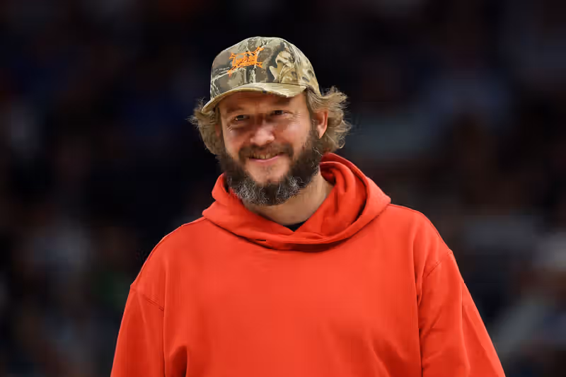 Bon Iver Made a Jingle for a Local Bar’s Meatloaf Dippers
