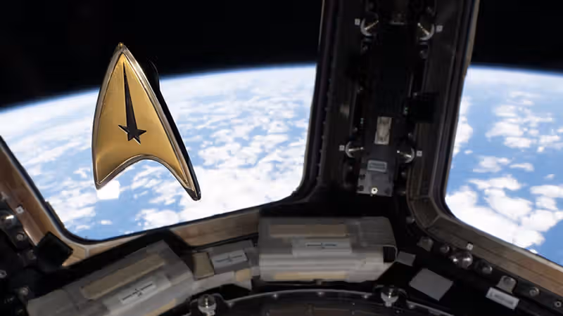 The universal language of space is... Star Trek? Mais oui.