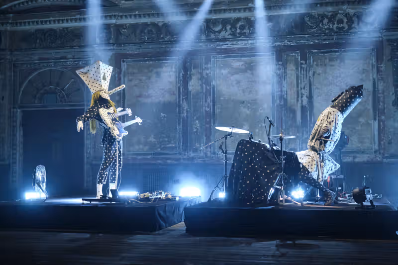 Watch Angine de Poitrine Perform “Fabienk” on Jools Holland