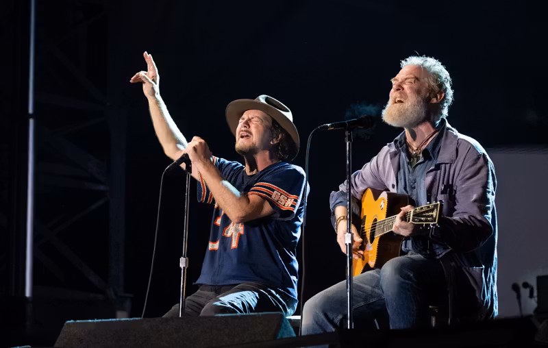 Eddie Vedder pays tribute to friend Glen Hansard by busking in his spot in Dublin city centre